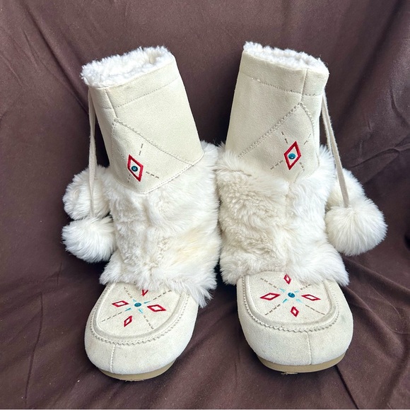 Airwalk Shoes - Airwalk White Fur-Lined Winter Boots